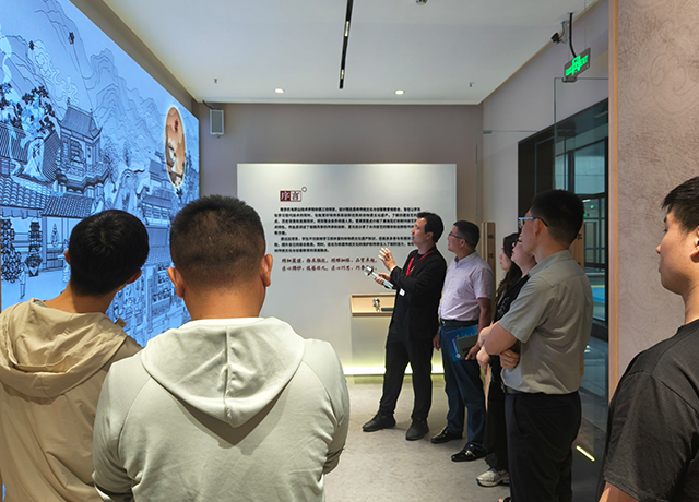 共绘合作蓝图 同筑发展新篇——信息工程系开展校地企合作交流洽谈会暨职业介绍活动